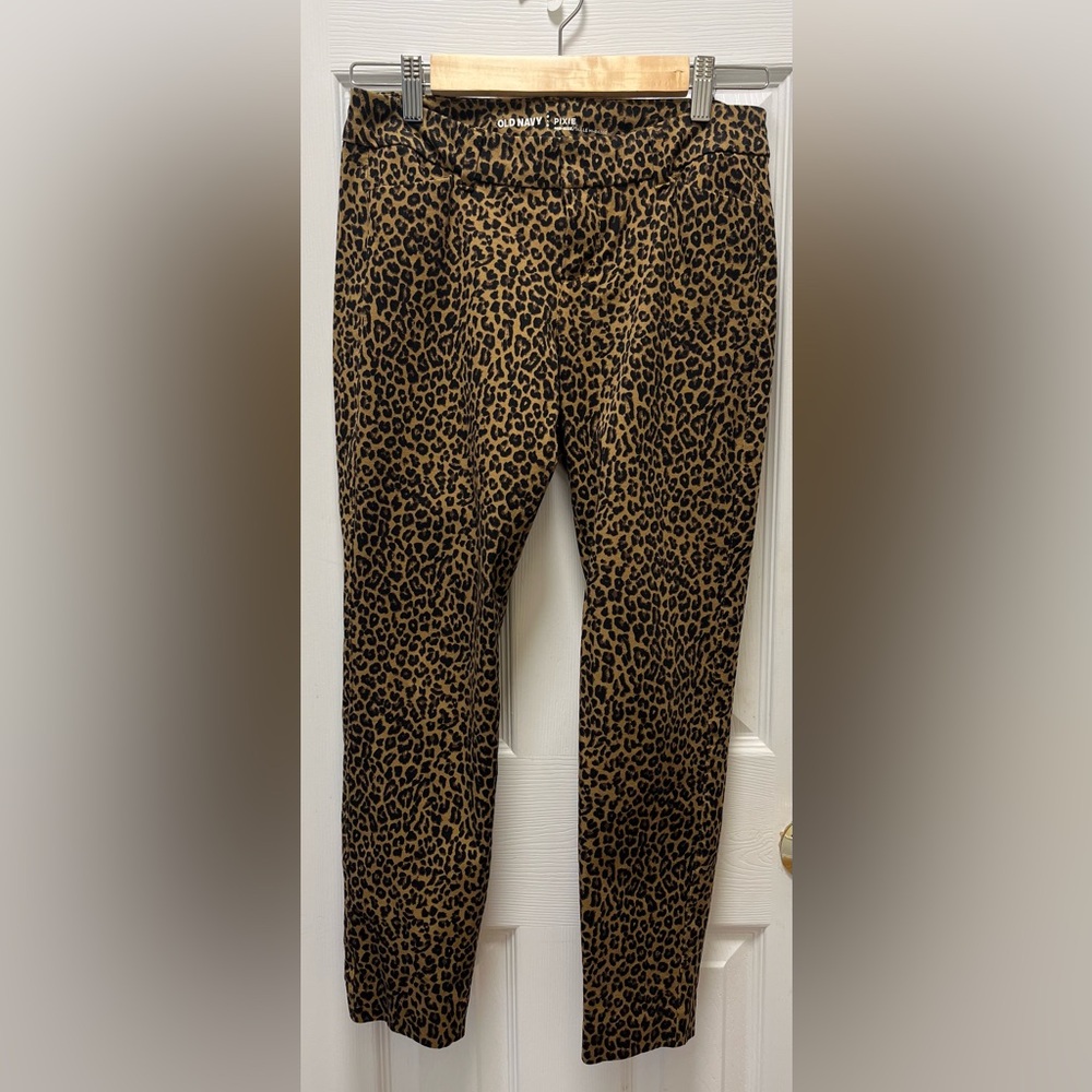 Old Navy Pixie Mid-Rise Animal Print Tapered Leg, Size 2 EXCELLENT CONDI…